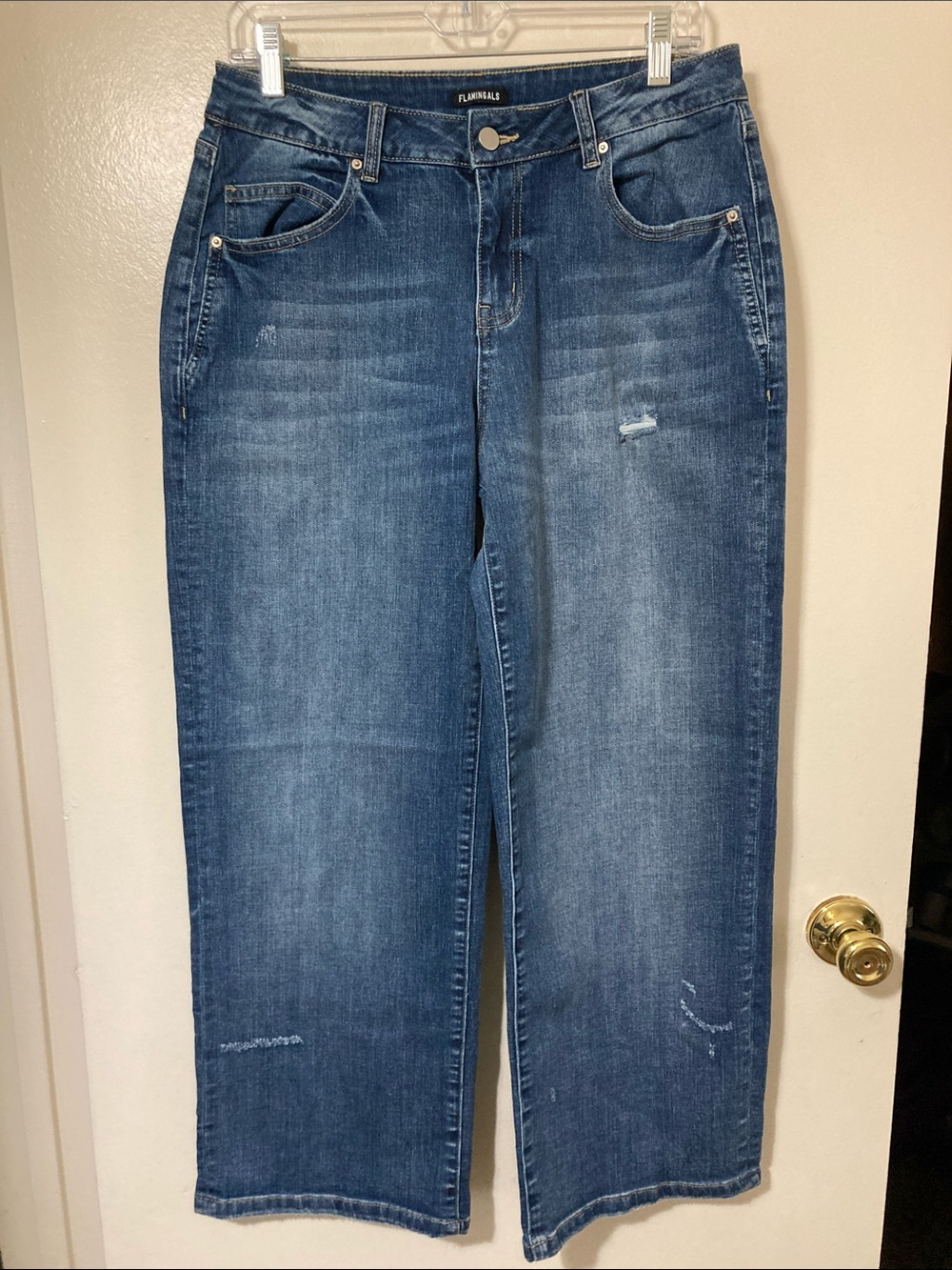 FLIRTITUDE Straight-Leg Jeans in Medium Blue Denim